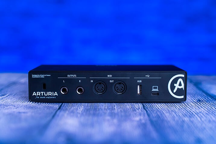 Arturia MiniFuse 2 rear panel