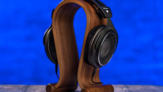 testing the Shure SRH1840 studio headphones