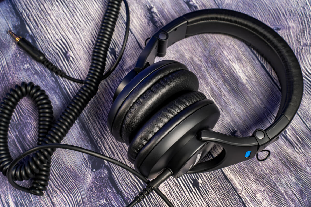 Shure SRH440 headphones with accessories