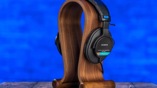 testing the Sony MDR-7506 professional headphones