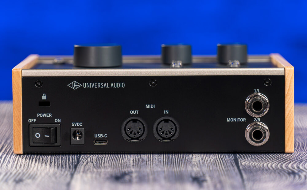 Universal Audio Volt 276 rear panel