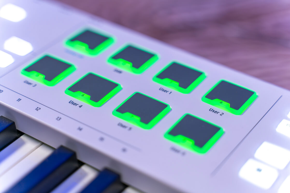 KeyLab Essential 88 backlit pads