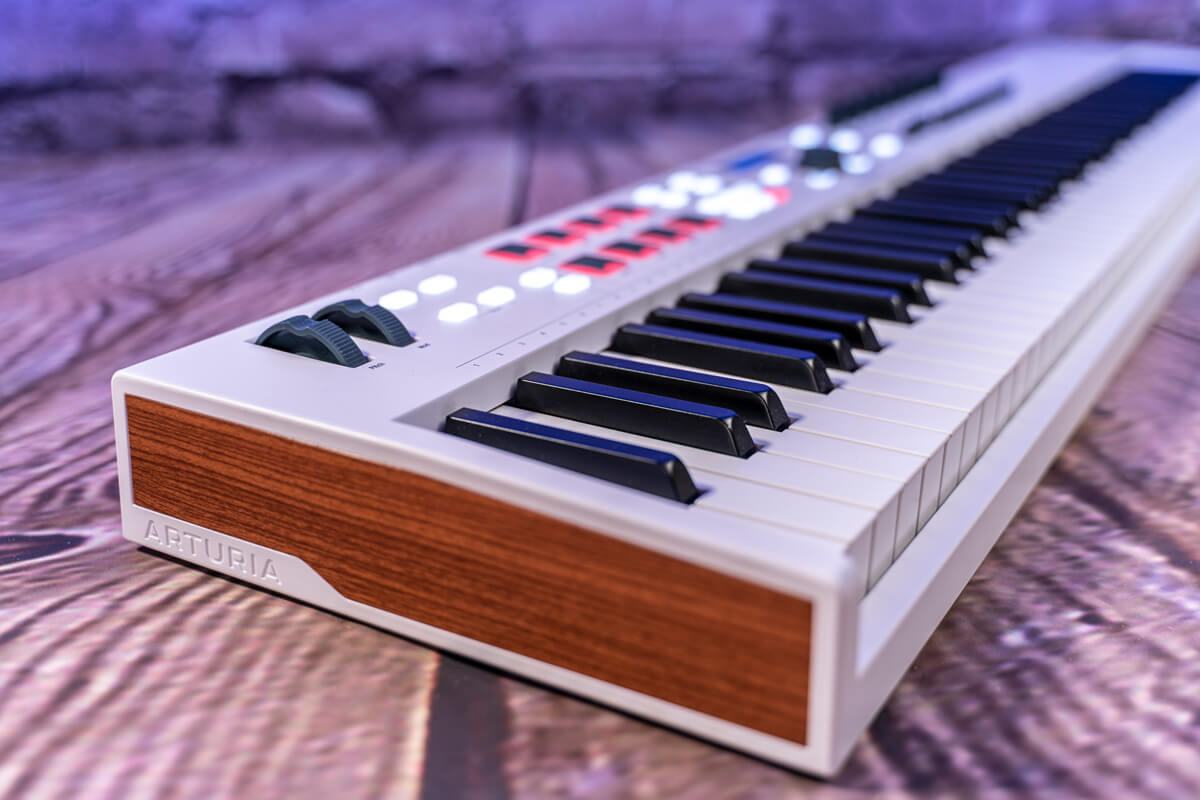 KeyLab Essential 88 Pitch and Mod wheels