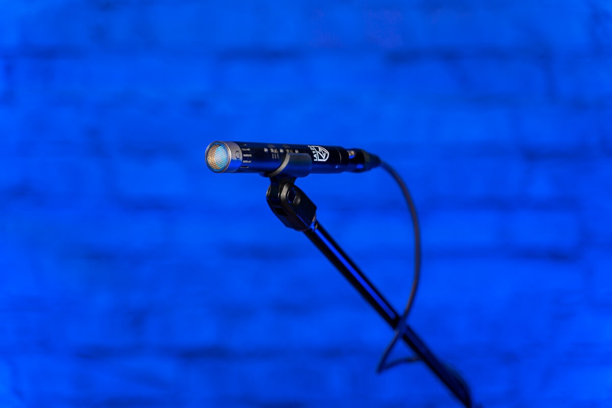Lauten Audio LA-120 tested with microphone stand