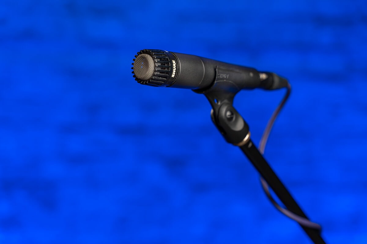 Shure SM57 tested with microphone stand