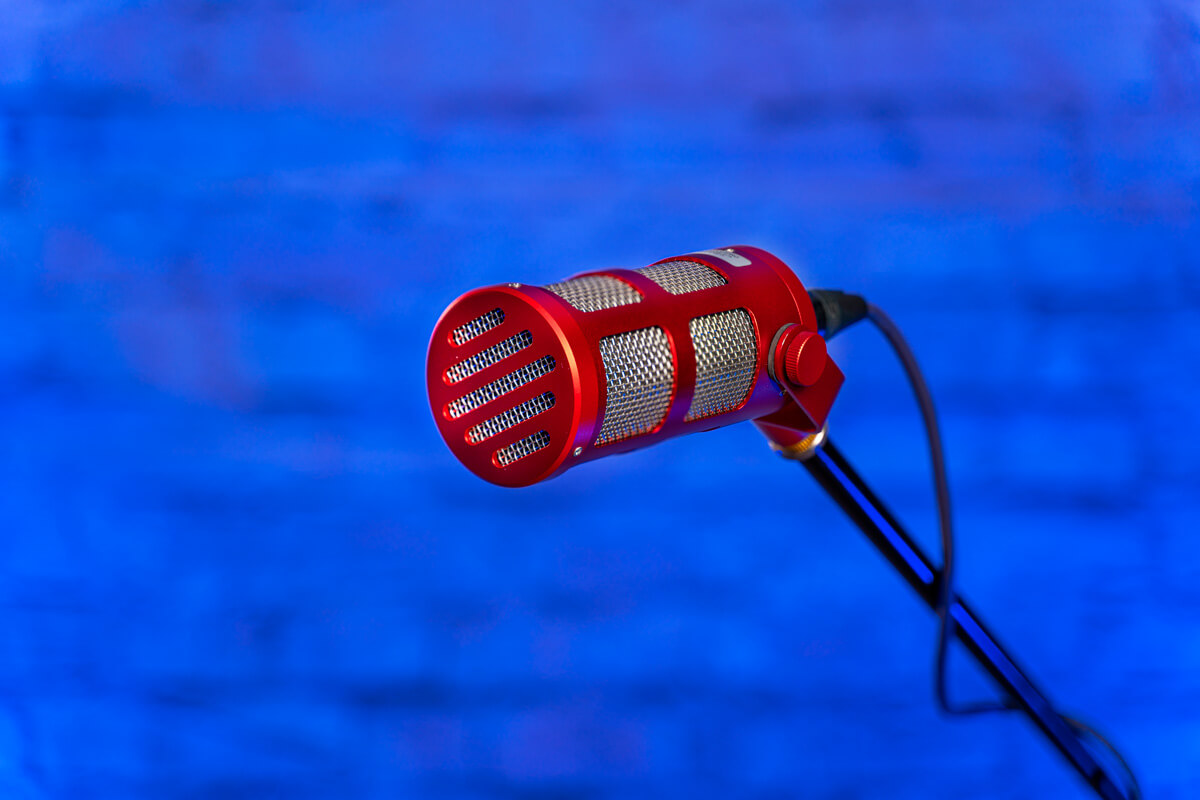 Sontronics Podcast Pro tested with microphone stand