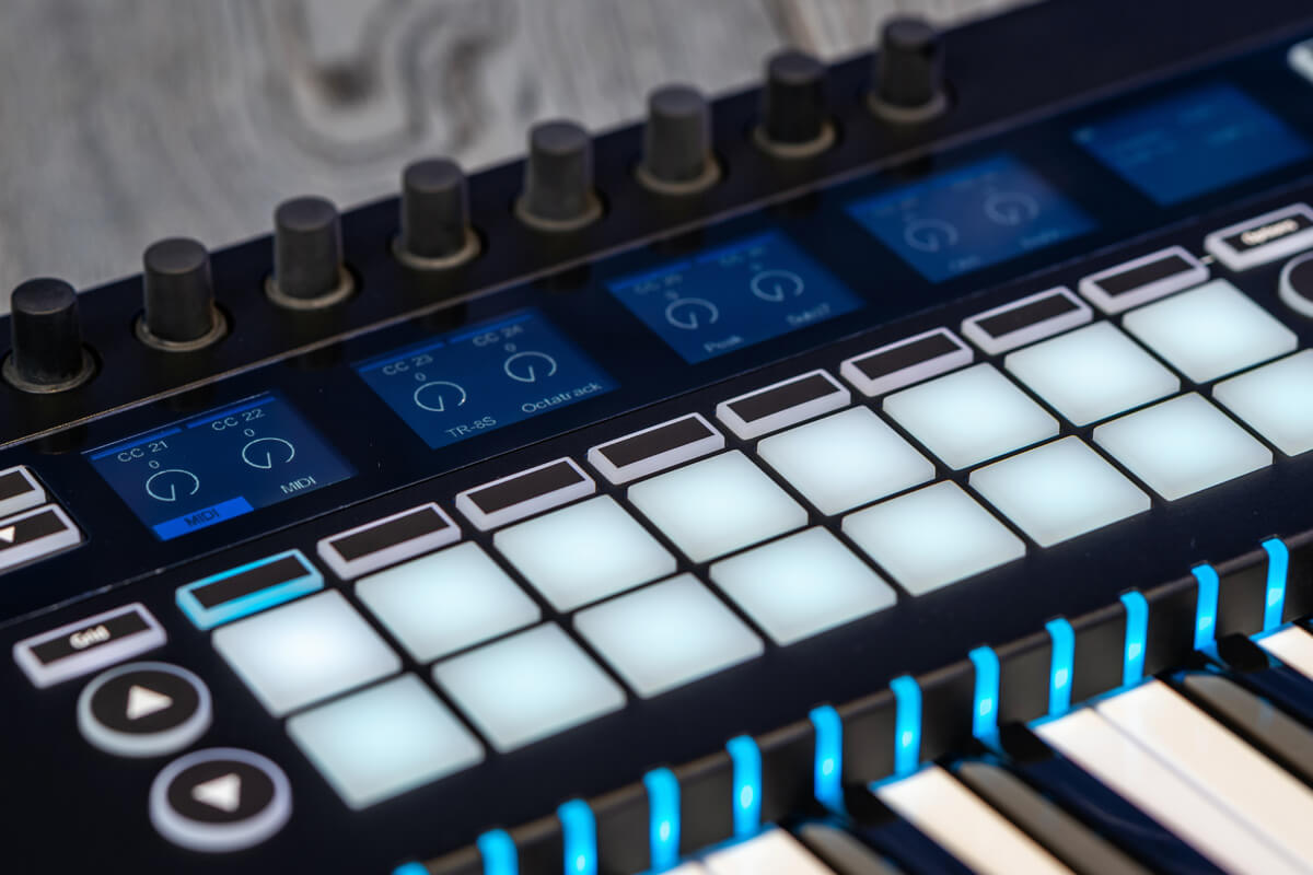 Novation SL Mk3 five screens