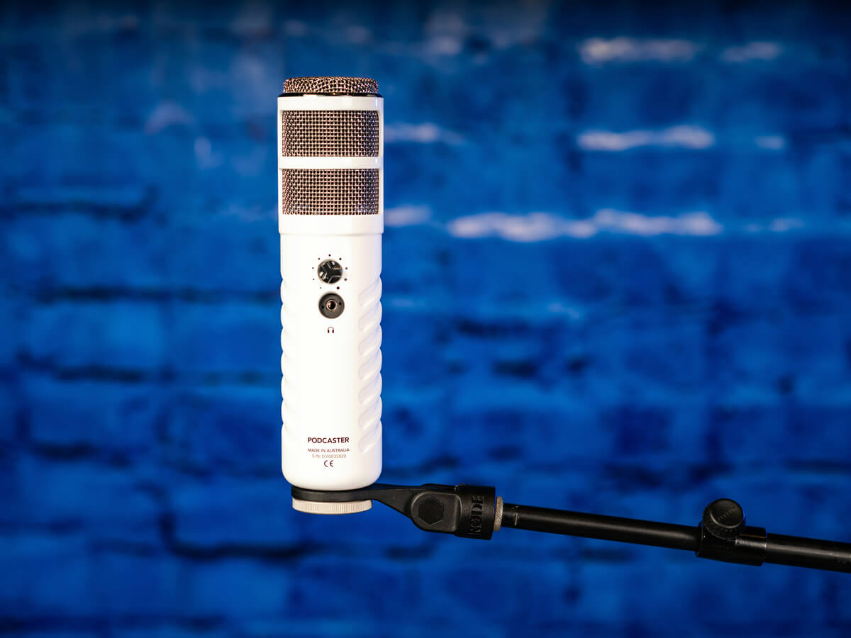 Rode Podcaster tested with microphone stand