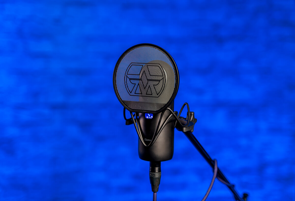 Aston Element tested with microphone stand