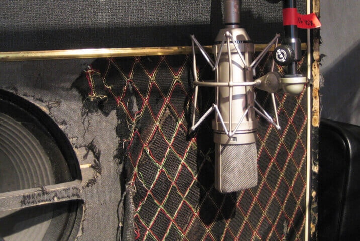 Neumann U 87 Ai used in guitar amp recording