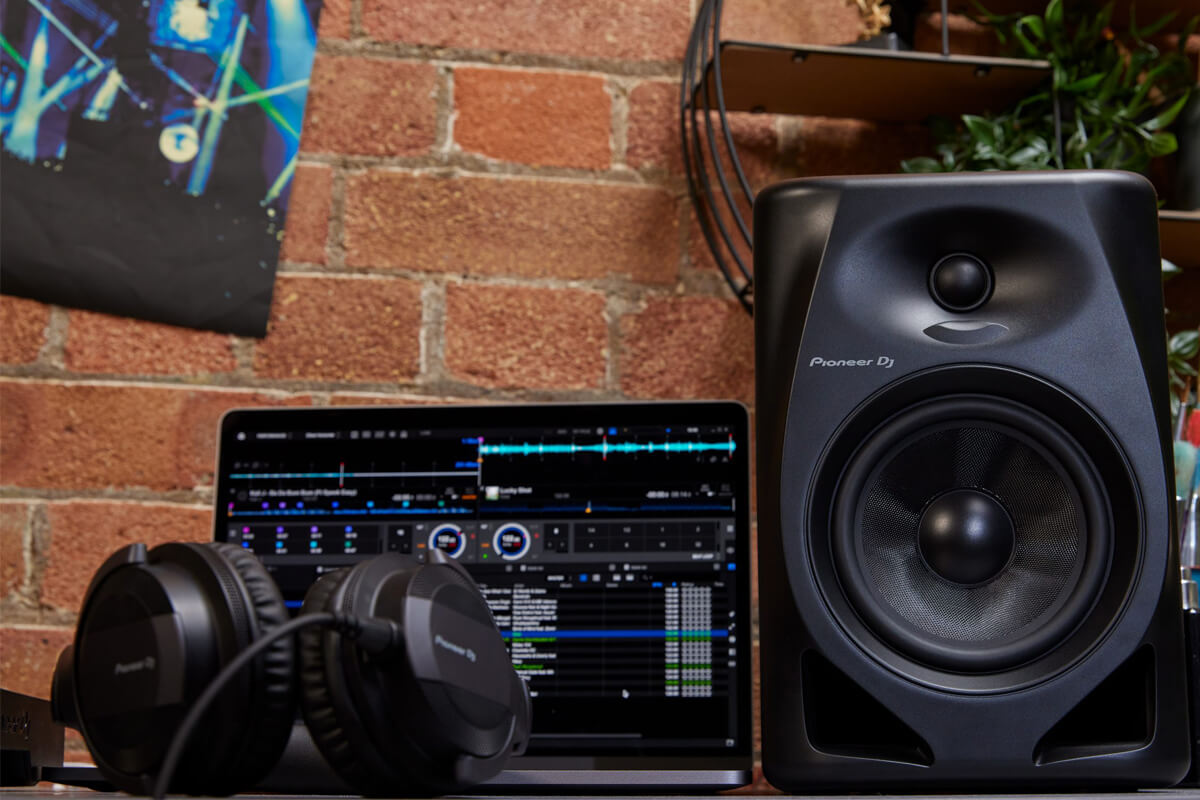 Pioneer DJ DM-50D monitor speakers review