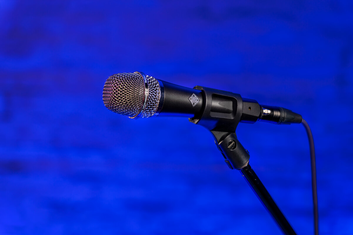 Telefunken M80 tested with microphone stand