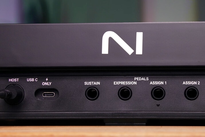 Kontrol S Mk3 inputs and outputs