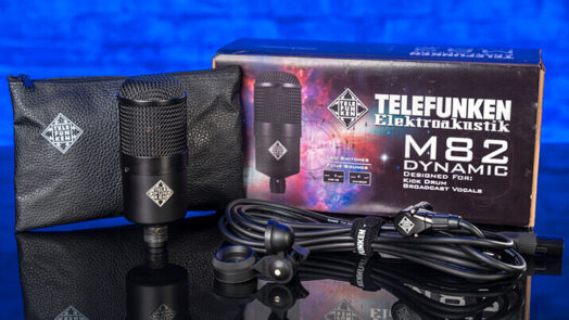 Telefunken M82 with accessories