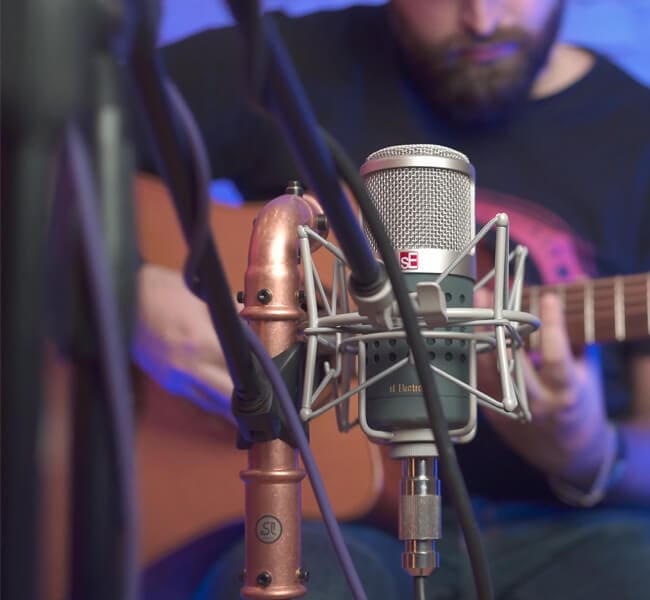 recording acoustic guitar with the Scope Labs Periscope microphone